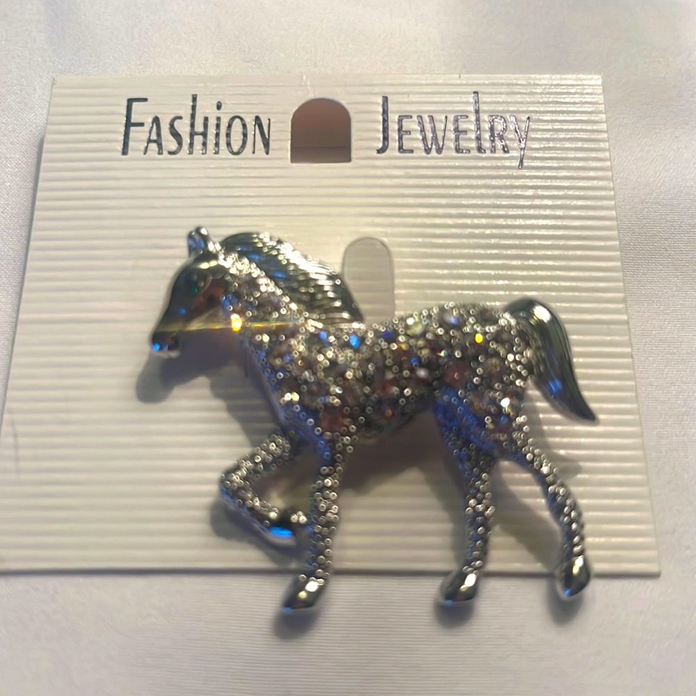 Horse brooch